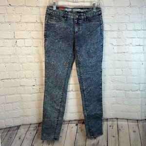 Mossimo Supply Co. Stone Washed Jeans size 7, new with tags, ankle denim legging
